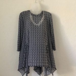 Ali Miles Black and White Handkerchief Hem Top
